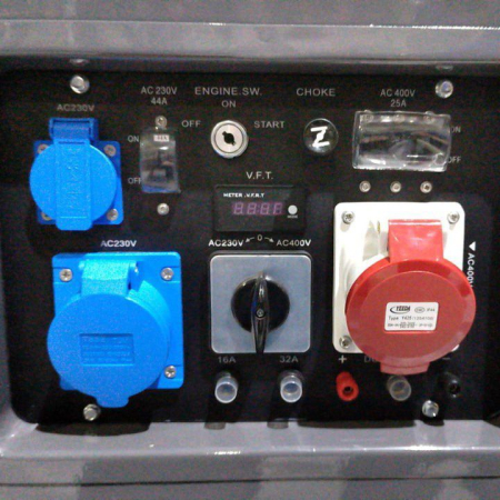 Бензиновый генератор  QB 12003 E