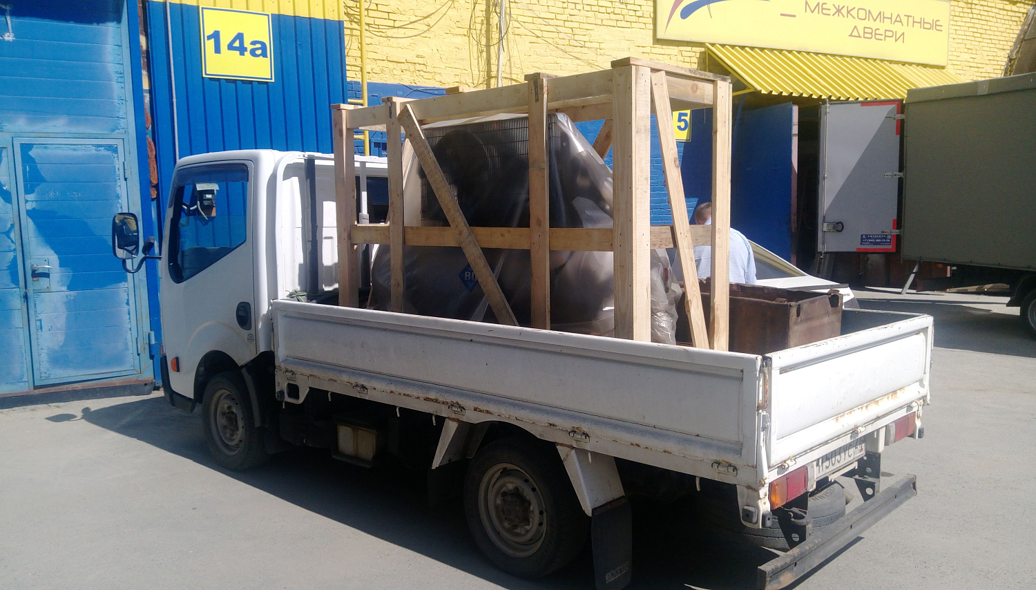 Отгрузка поршневого компрессора REMEZA клиенту в Екатеринбурге