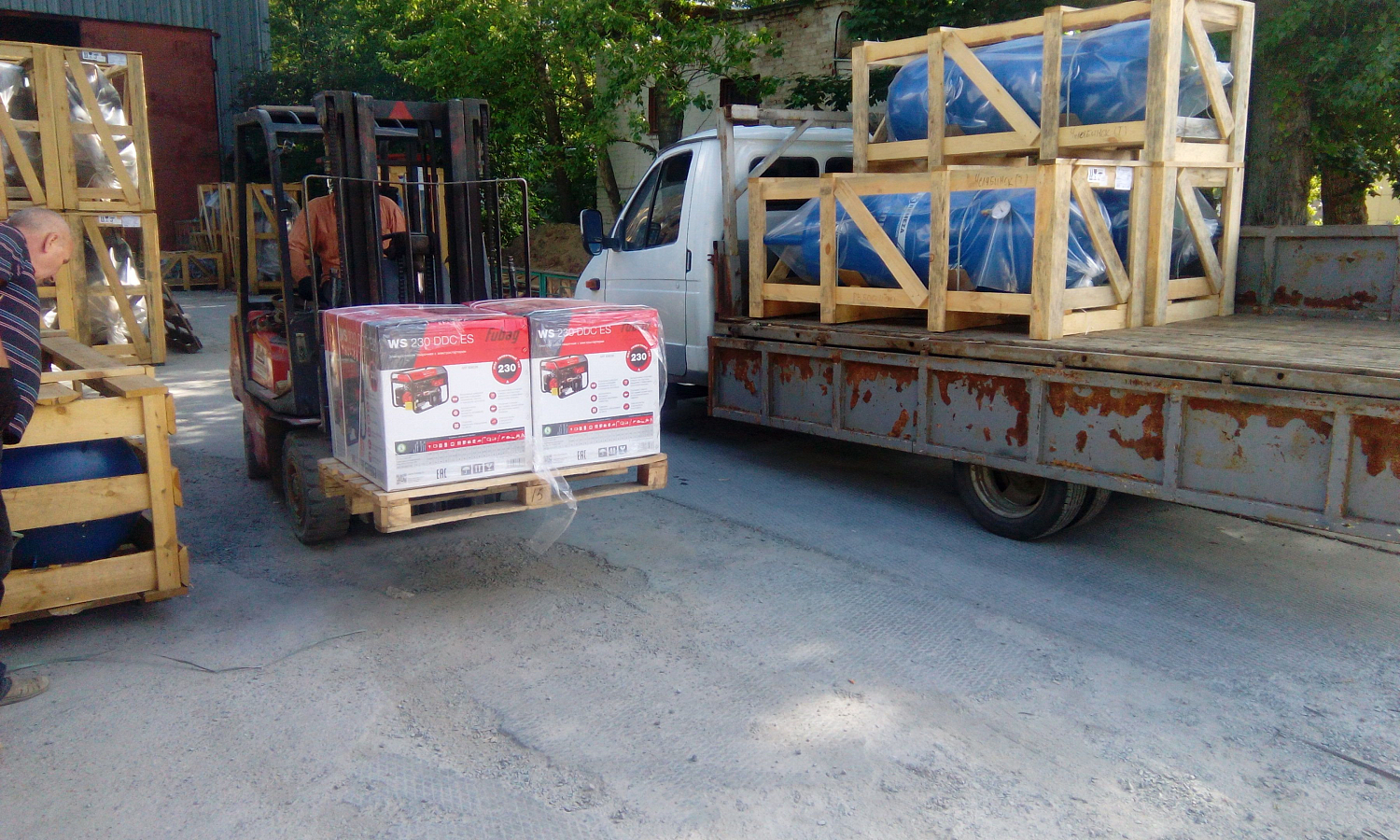 Доставка бензиновых генераторов Fubag WS 230 DDC ES  и ресиверов клиенту в Челябинск